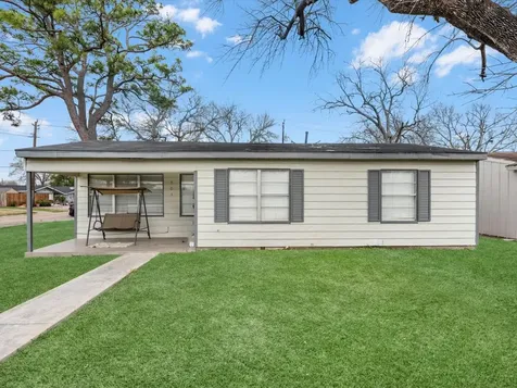 503 S Kansas Street La Porte TX 77571