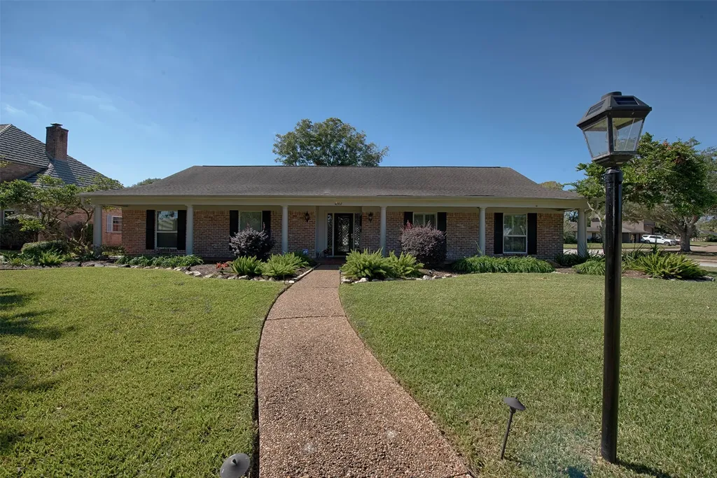 18502 Vinland Drive Nassau Bay TX 77058