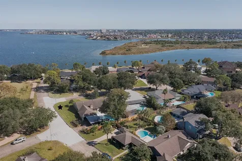 18502 Vinland Drive Nassau Bay TX 77058