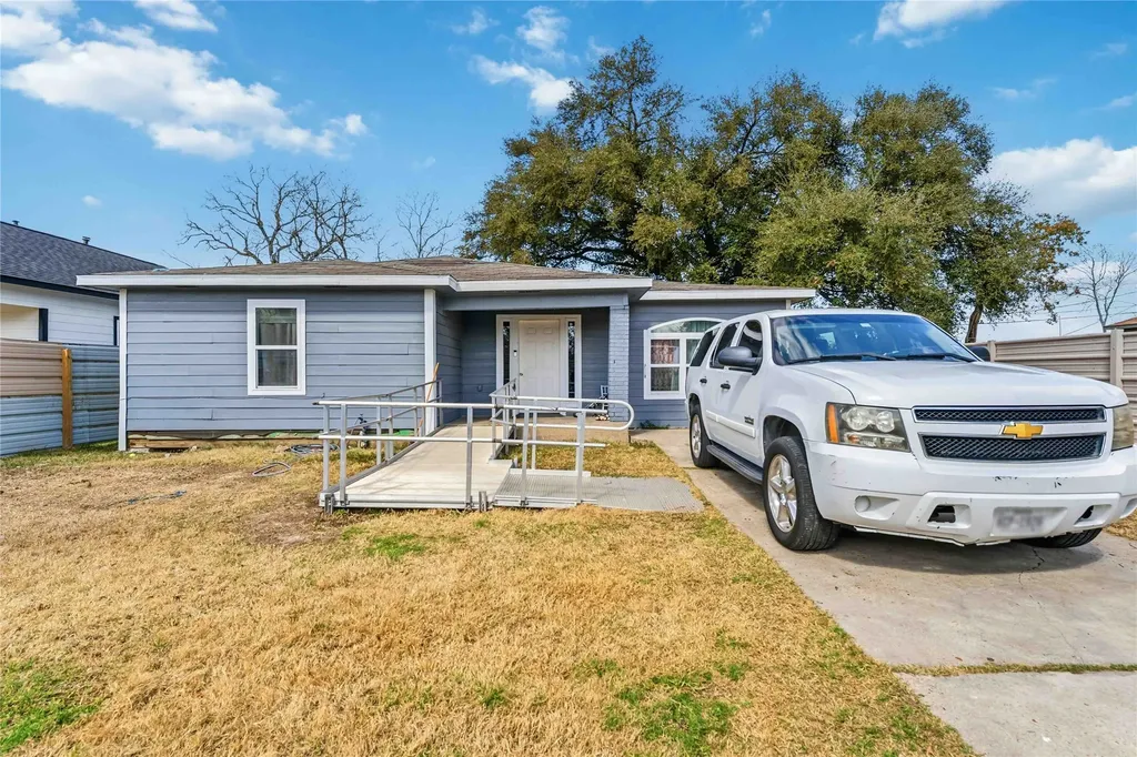221 Calloway Street Houston TX 77029