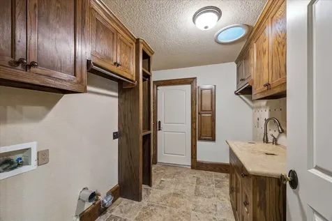4 Steven Luke Lane Friendswood TX 77546