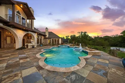 4 Steven Luke Lane Friendswood TX 77546