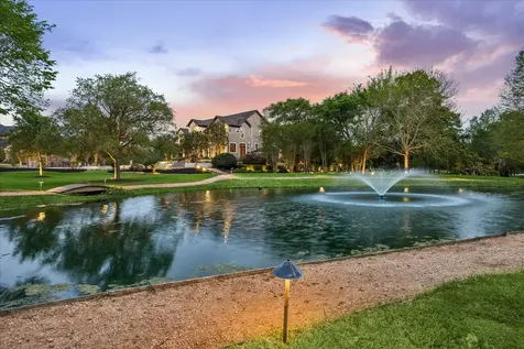 4 Steven Luke Lane Friendswood TX 77546