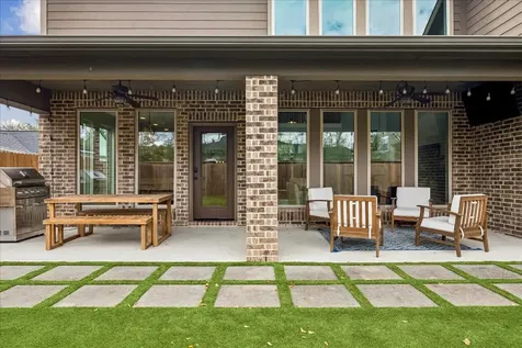1616 Hewitt Drive Houston TX 77018