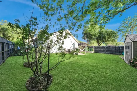 1611 Bob White Street Brookshire TX 77423