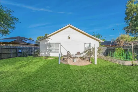 1611 Bob White Street Brookshire TX 77423