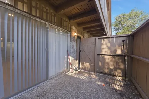 2574 Marilee Lane 39 Houston TX 77057