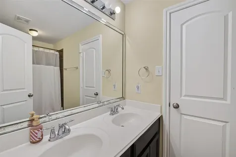12611 Colonial Glen Court Pearland TX 77584