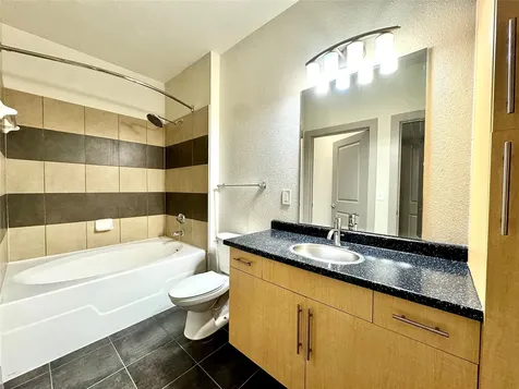 3660 Richmond Avenue 322 Houston TX 77046