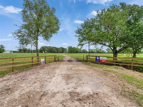 2100 Pine Knoll Road Bay City TX 77414
