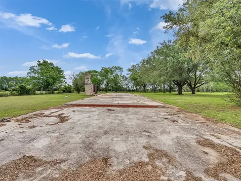 2100 Pine Knoll Road Bay City TX 77414
