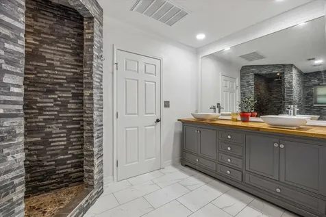 206 Melody Lane Friendswood TX 77546