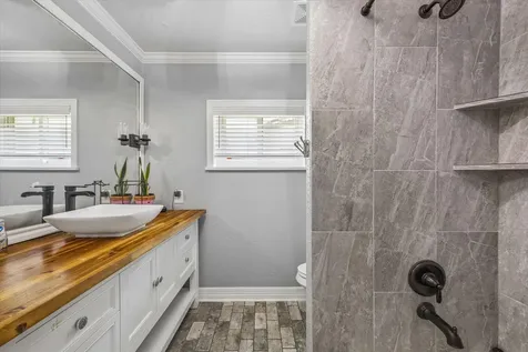 206 Melody Lane Friendswood TX 77546