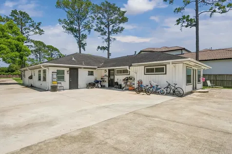 206 Melody Lane Friendswood TX 77546