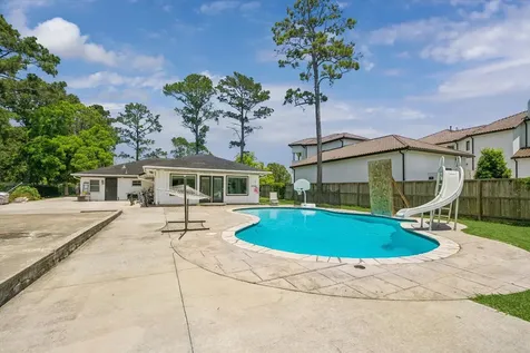 206 Melody Lane Friendswood TX 77546