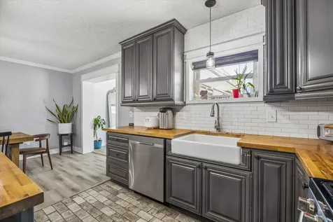 206 Melody Lane Friendswood TX 77546