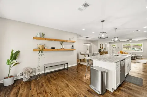 5022 W 43rd Street Houston TX 77092