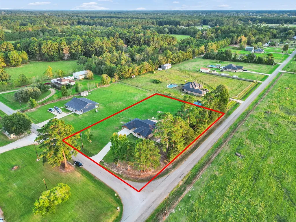 24 County Road 2293 Cleveland TX 77327