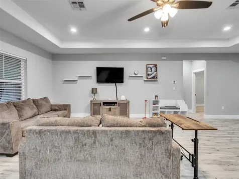 24 County Road 2293 Cleveland TX 77327