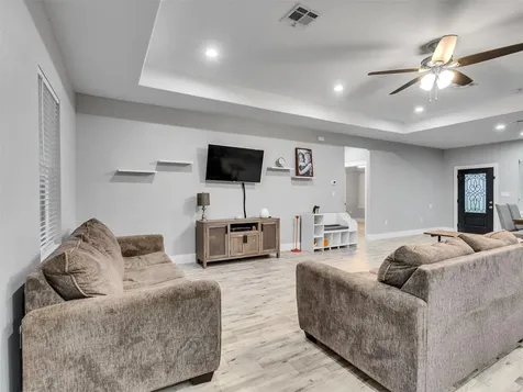 24 County Road 2293 Cleveland TX 77327