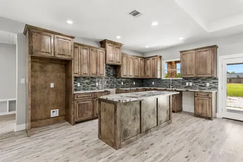 24 County Road 2293 Cleveland TX 77327