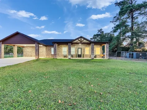 24 County Road 2293 Cleveland TX 77327