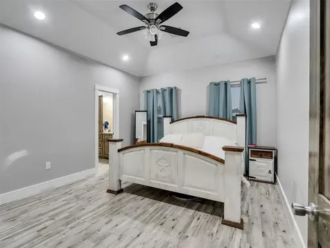 24 County Road 2293 Cleveland TX 77327