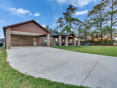 24 County Road 2293 Cleveland TX 77327