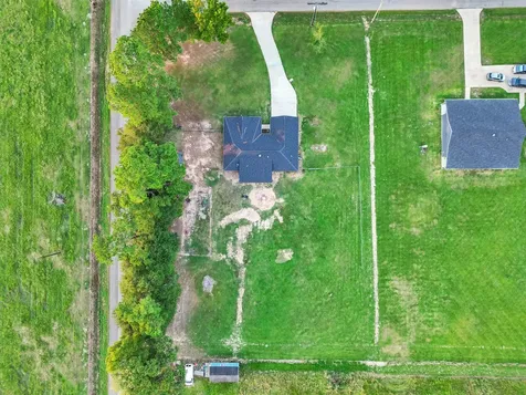 24 County Road 2293 Cleveland TX 77327