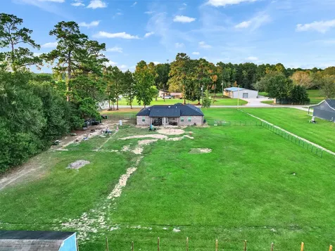 24 County Road 2293 Cleveland TX 77327