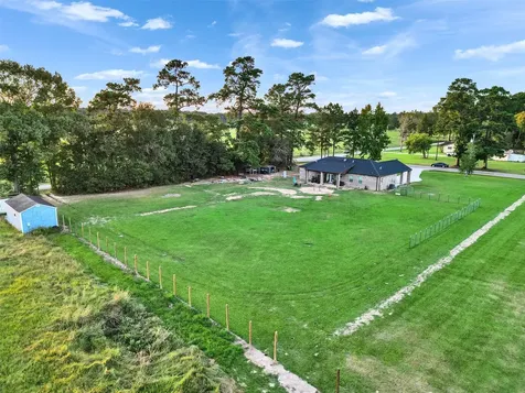 24 County Road 2293 Cleveland TX 77327