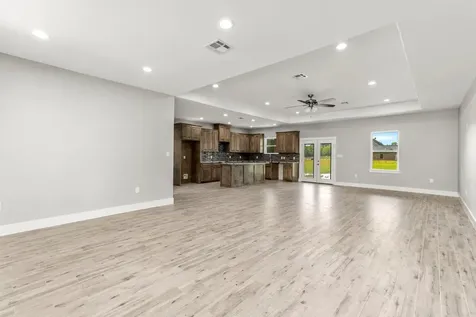24 County Road 2293 Cleveland TX 77327