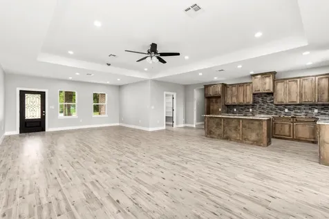 24 County Road 2293 Cleveland TX 77327