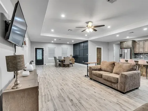 24 County Road 2293 Cleveland TX 77327