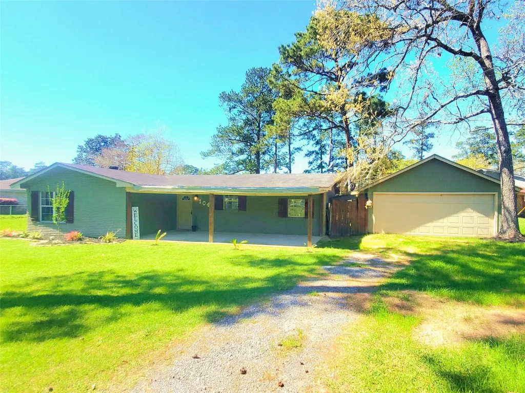 104 Sweet Gum Village Mills TX 77663