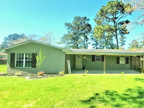 104 Sweet Gum Village Mills TX 77663