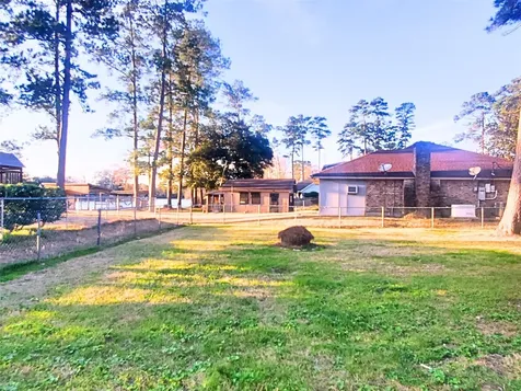 104 Sweet Gum Village Mills TX 77663