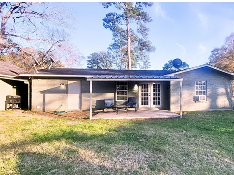 104 Sweet Gum Village Mills TX 77663