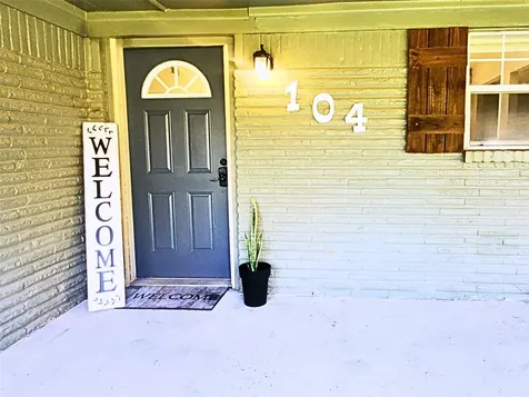 104 Sweet Gum Village Mills TX 77663