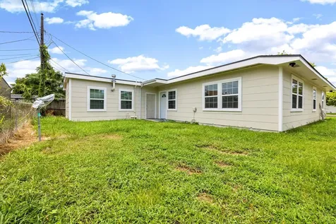 1127 Harris Way Galveston TX 77551