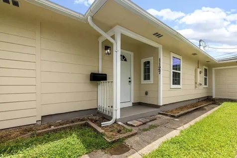 1127 Harris Way Galveston TX 77551