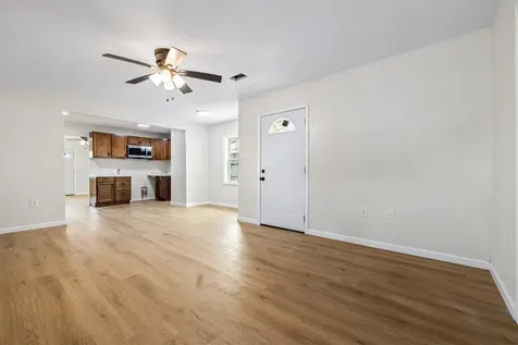 1127 Harris Way Galveston TX 77551