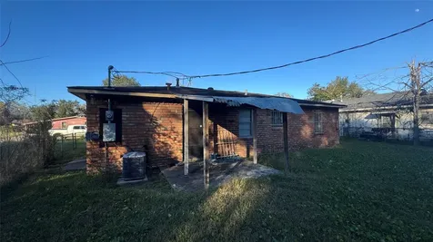 1913 Lincoln Drive Orange TX 77630
