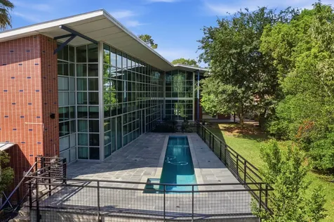 2424 White Oak Drive Houston TX 77009