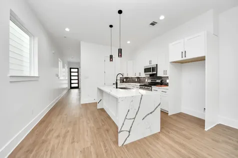 5029 Broom Street B Houston TX 77091