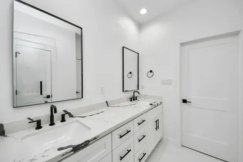5029 Broom Street B Houston TX 77091