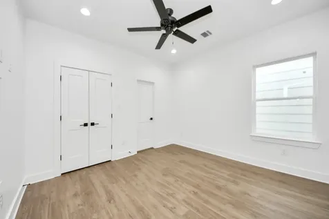 5029 Broom Street B Houston TX 77091