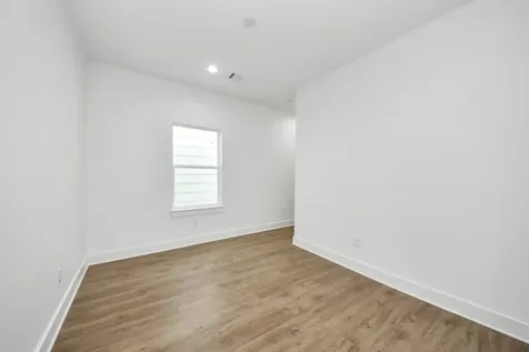 5029 Broom Street B Houston TX 77091