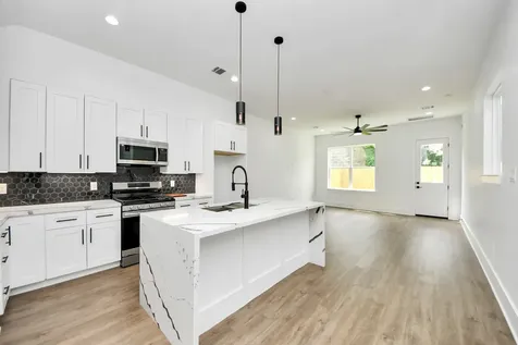 5029 Broom Street B Houston TX 77091