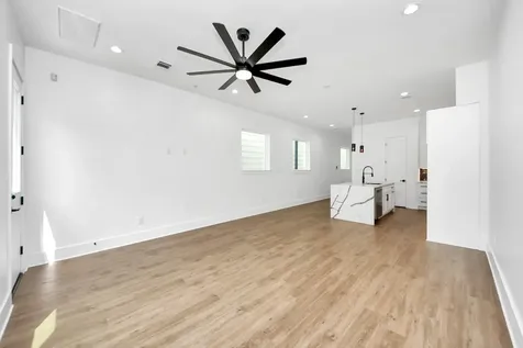 5029 Broom Street B Houston TX 77091